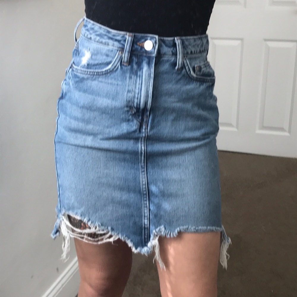 Frayed denim skirt